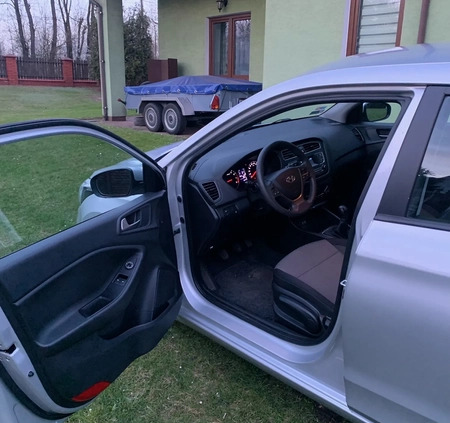 Hyundai i20 cena 42900 przebieg: 104747, rok produkcji 2018 z Siedliszcze małe 211